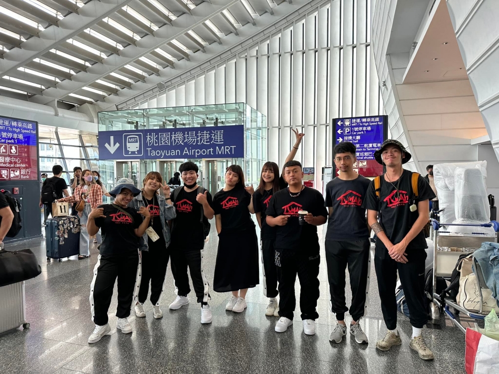 從啟程到當地落腳的生活紀錄，一起看見交流旅程的起點。